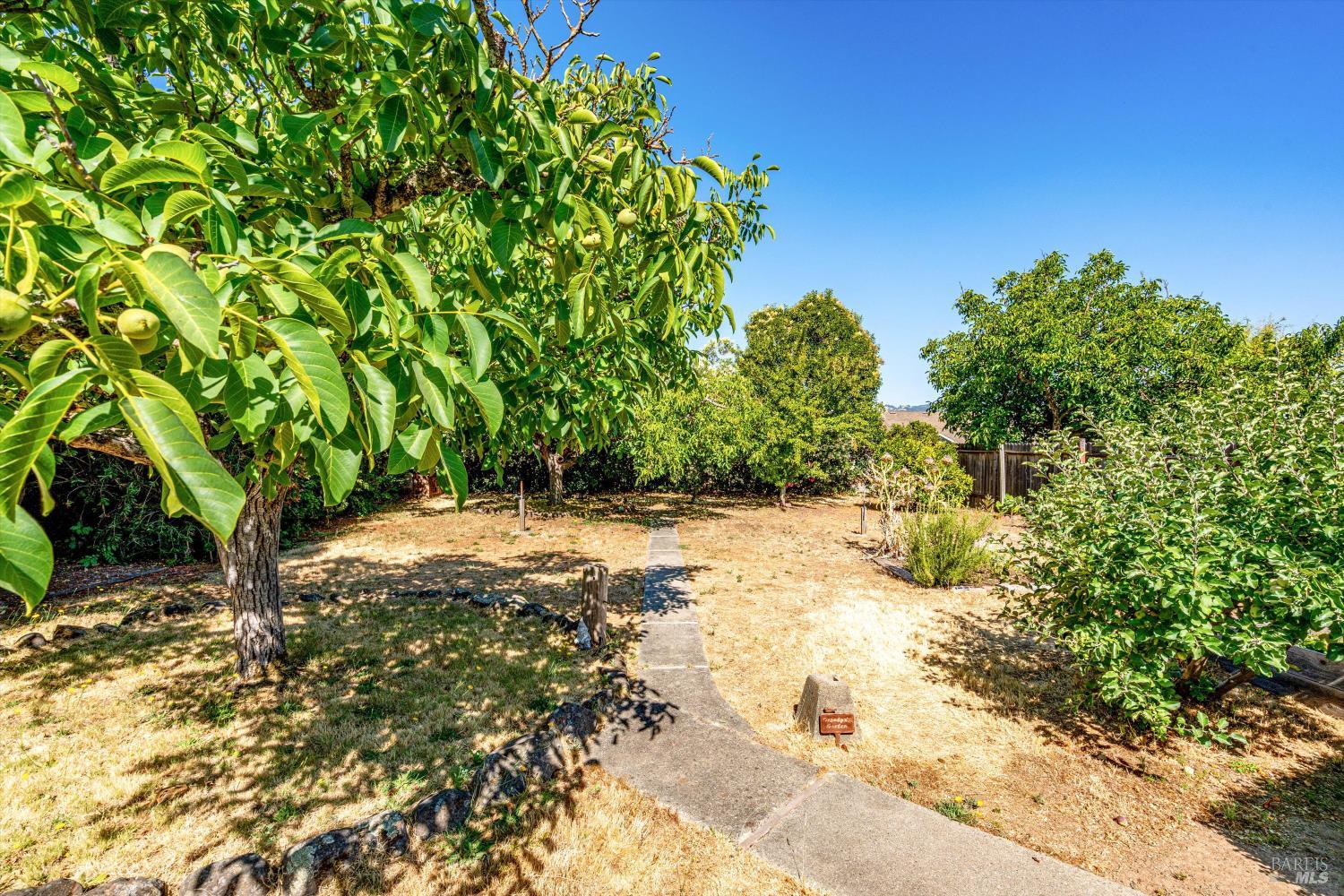 Detail Gallery Image 17 of 19 For 937 Manor Dr, Sonoma,  CA 95476 - 2 Beds | 2 Baths