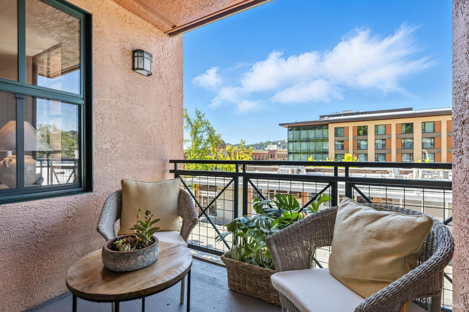 Detail Gallery Image 10 of 20 For 1115 B St #202,  San Rafael,  CA 94901 - 2 Beds | 1 Baths
