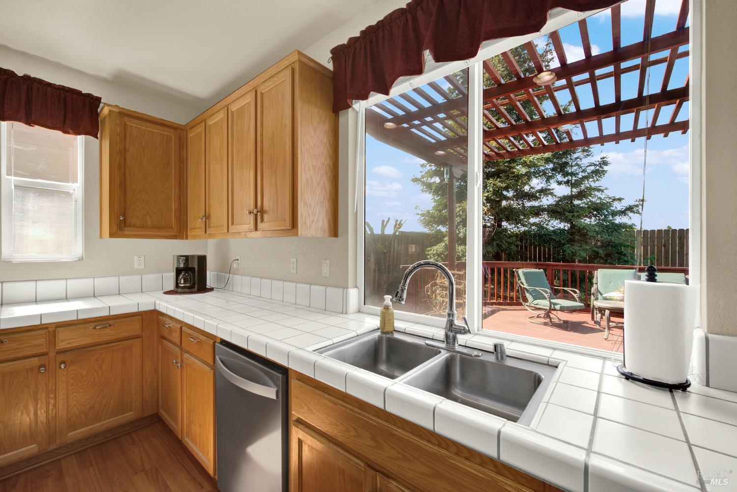Detail Gallery Image 31 of 99 For 365 Sage Sparrow Cir, Vacaville,  CA 95687 - 6 Beds | 4 Baths