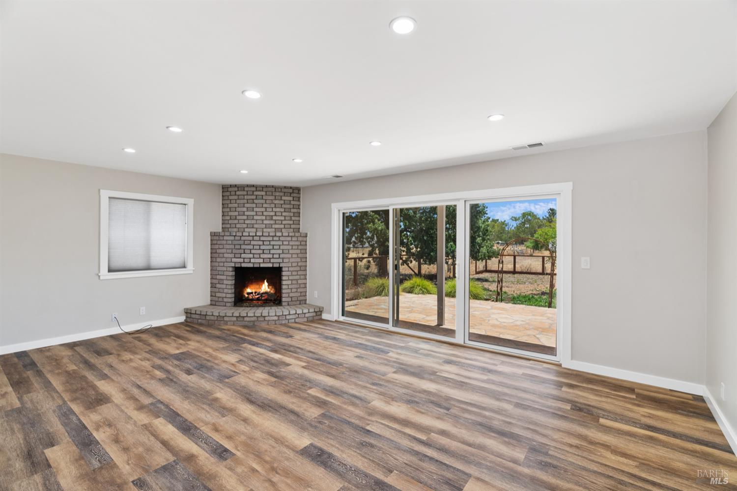 Detail Gallery Image 10 of 34 For 1038 Verano Ave, Sonoma,  CA 95476 - 3 Beds | 2 Baths