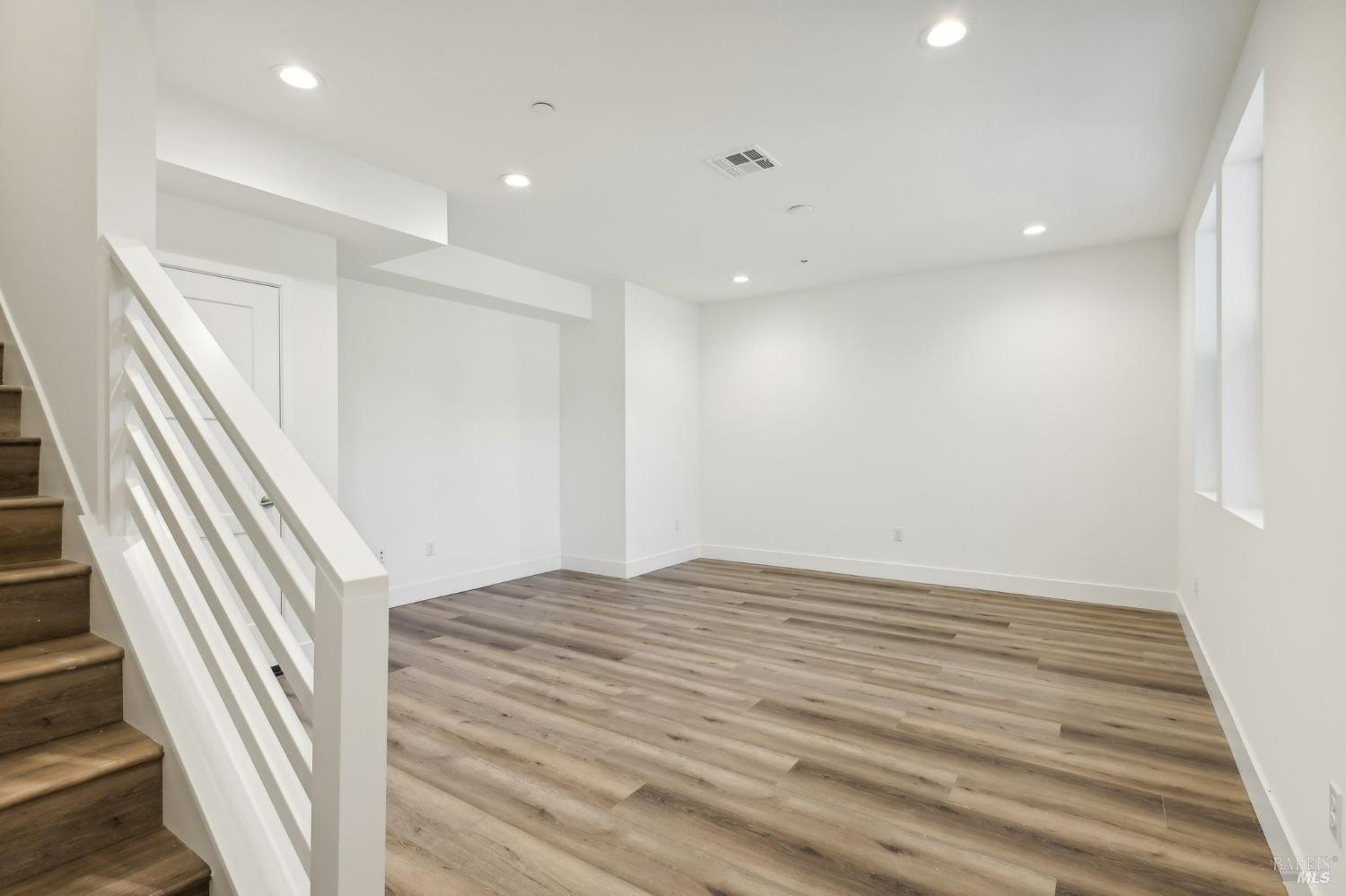 Detail Gallery Image 8 of 38 For 437 Semillion Ln, Santa Rosa,  CA 95403 - 3 Beds | 2/1 Baths