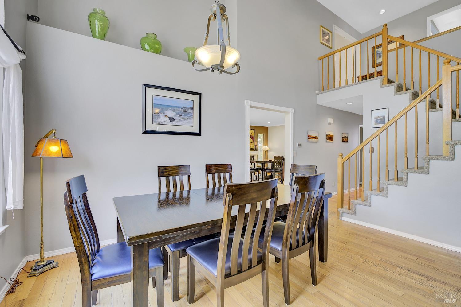 Detail Gallery Image 5 of 39 For 215 Flametree Cir, Windsor,  CA 95492 - 4 Beds | 3 Baths