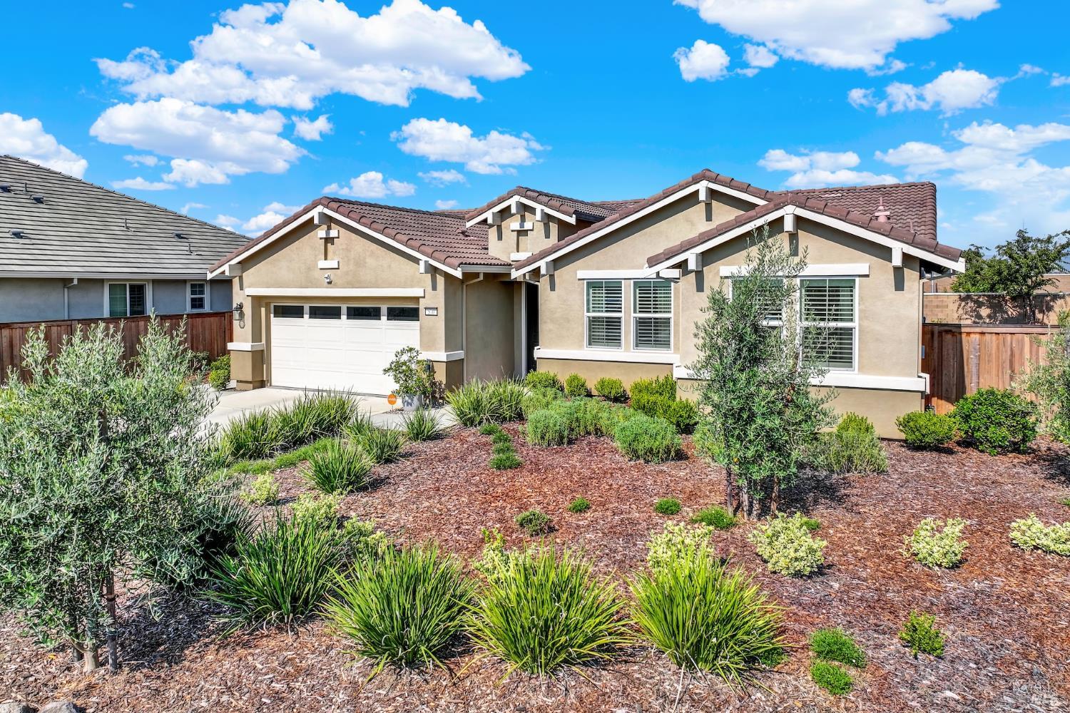 Detail Gallery Image 3 of 73 For 570 Wildflower Ct, Dixon,  CA 95620 - 3 Beds | 2 Baths