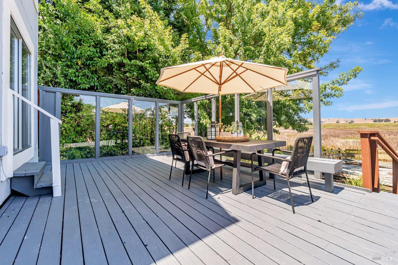 Detail Gallery Image 14 of 60 For 2541 Topaz Dr, Novato,  CA 94945 - 4 Beds | 2/1 Baths