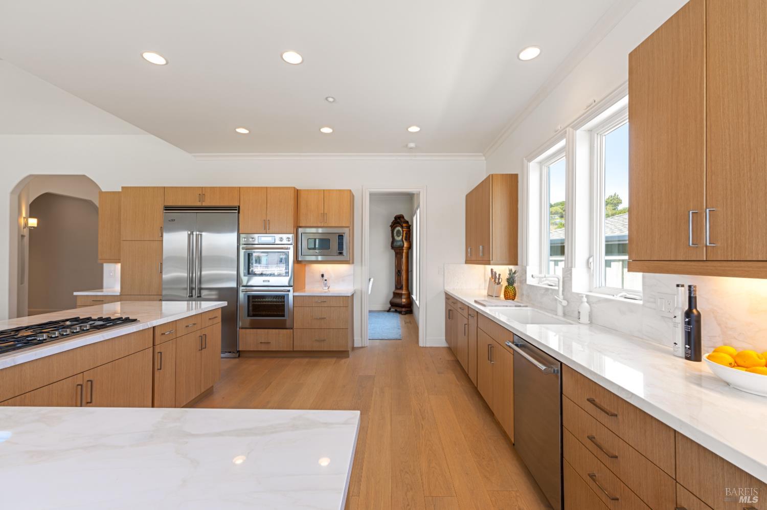 Detail Gallery Image 19 of 44 For 220 Jamaica St, Tiburon,  CA 94920 - 4 Beds | 2/1 Baths