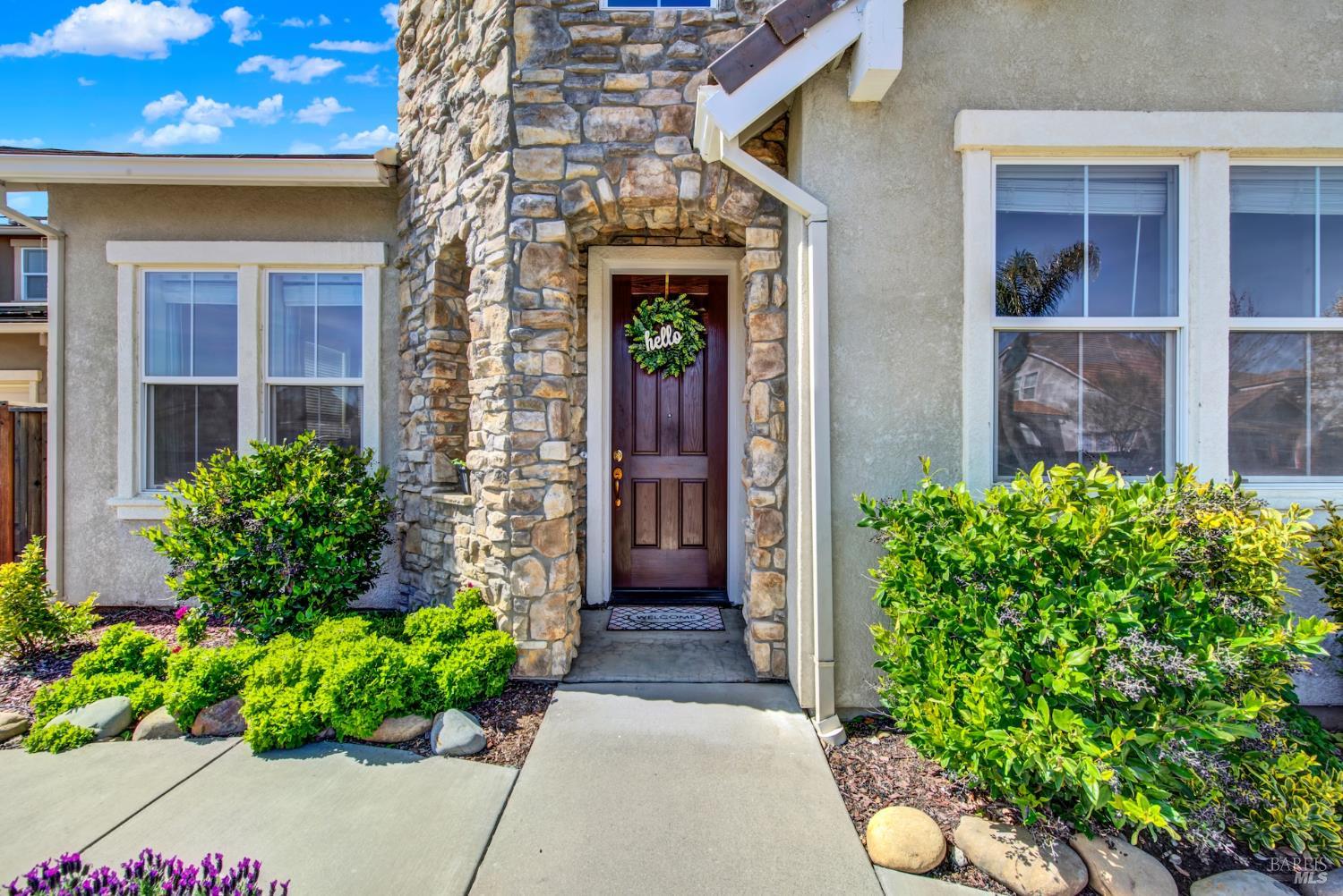 Detail Gallery Image 9 of 99 For 365 Sage Sparrow Cir, Vacaville,  CA 95687 - 6 Beds | 4 Baths