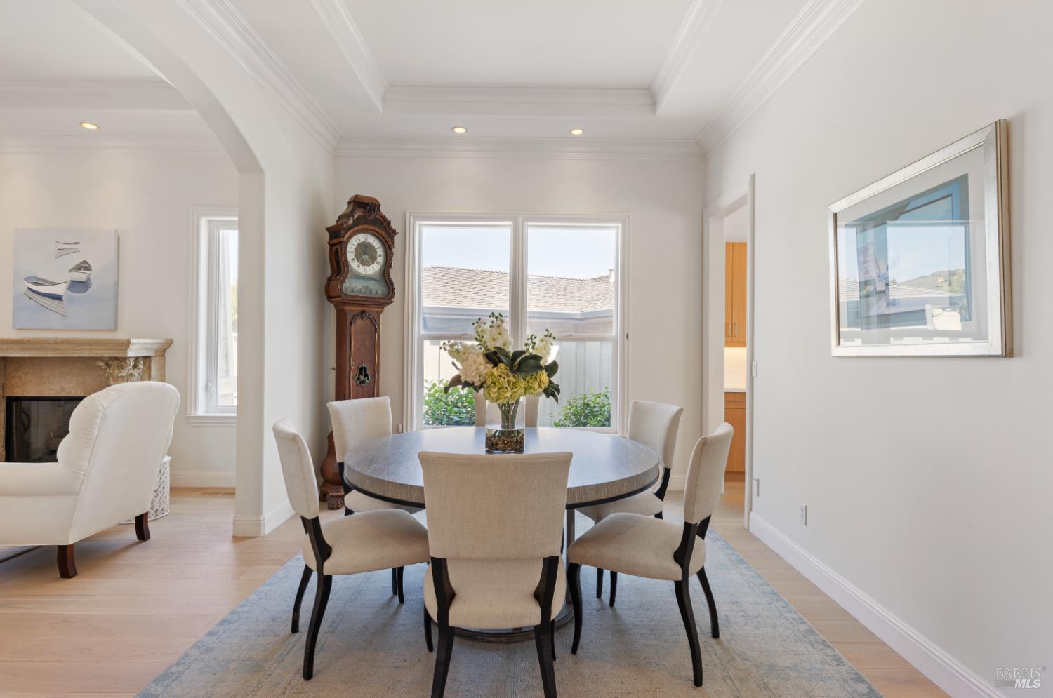 Detail Gallery Image 11 of 44 For 220 Jamaica St, Tiburon,  CA 94920 - 4 Beds | 2/1 Baths