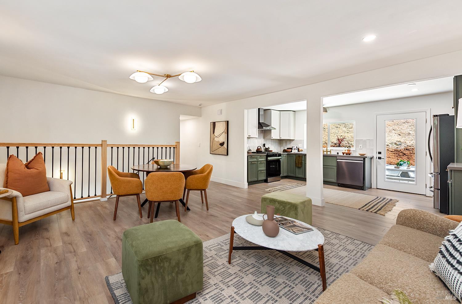 Detail Gallery Image 9 of 36 For 1044 W Mcnear Ave, Petaluma,  CA 94952 - 3 Beds | 2 Baths