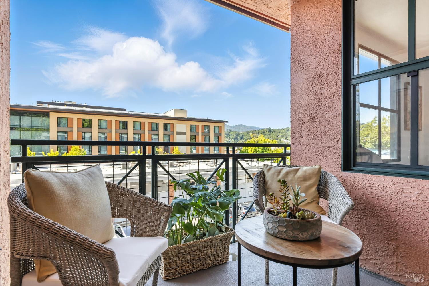 Detail Gallery Image 9 of 20 For 1115 B St #202,  San Rafael,  CA 94901 - 2 Beds | 1 Baths