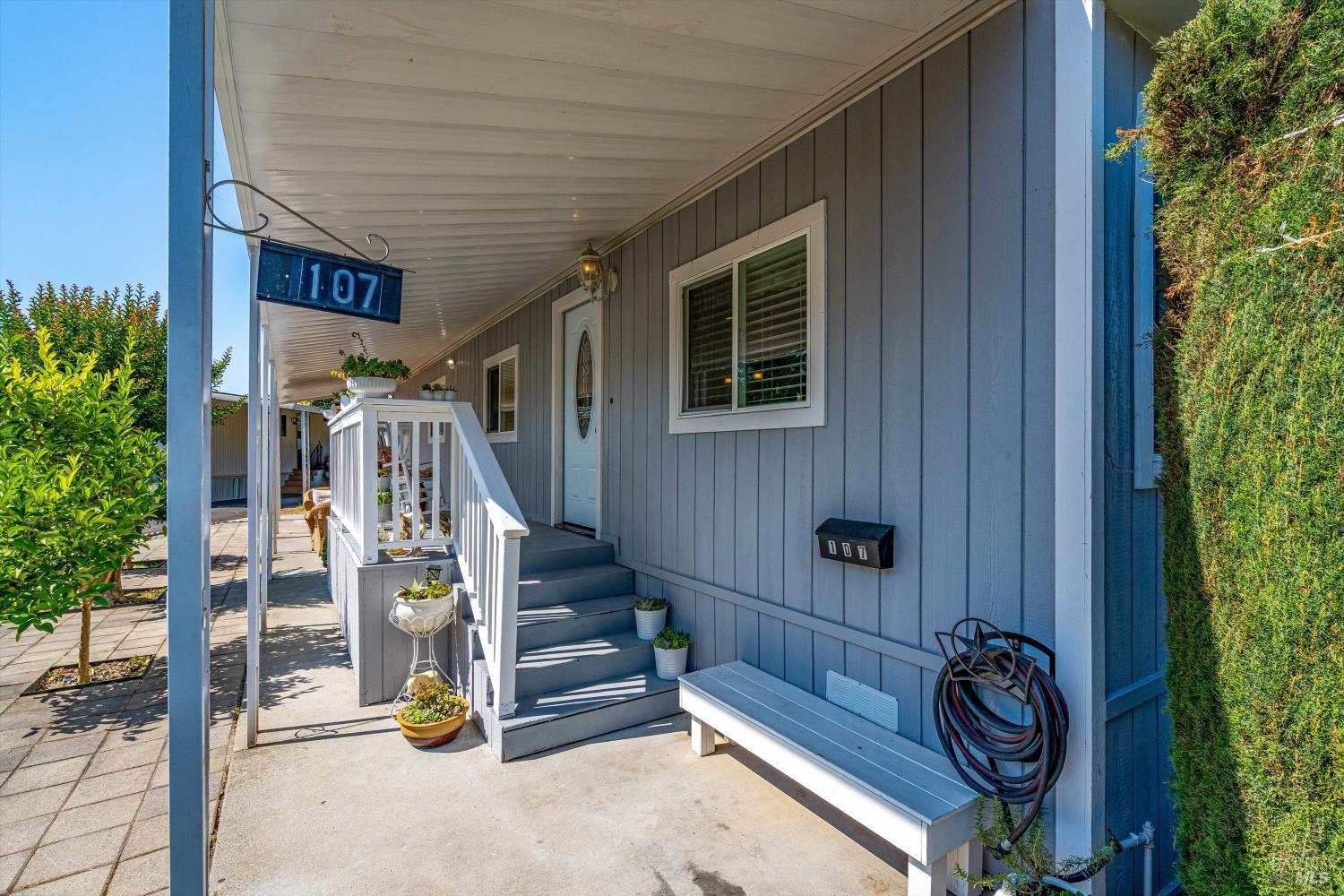 Detail Gallery Image 3 of 42 For 107 Garth St, Napa,  CA 94558 - 3 Beds | 2 Baths