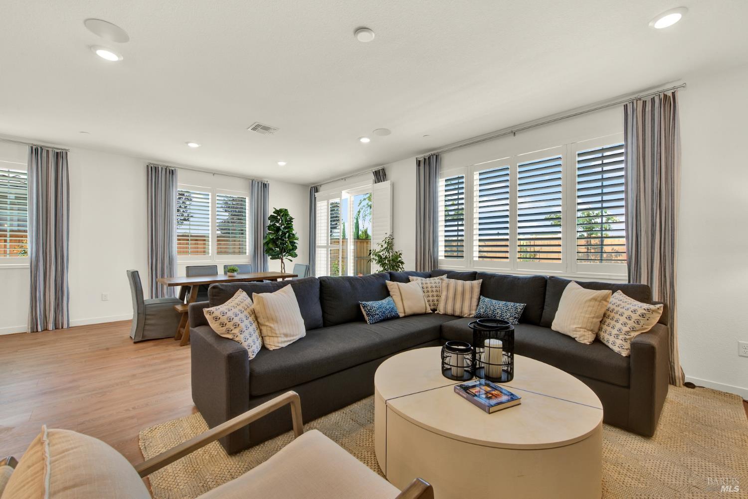 Detail Gallery Image 33 of 73 For 570 Wildflower Ct, Dixon,  CA 95620 - 3 Beds | 2 Baths