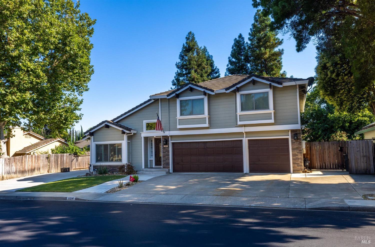 Detail Gallery Image 6 of 60 For 654 Rutgers St, Vacaville,  CA 95687 - 5 Beds | 3 Baths