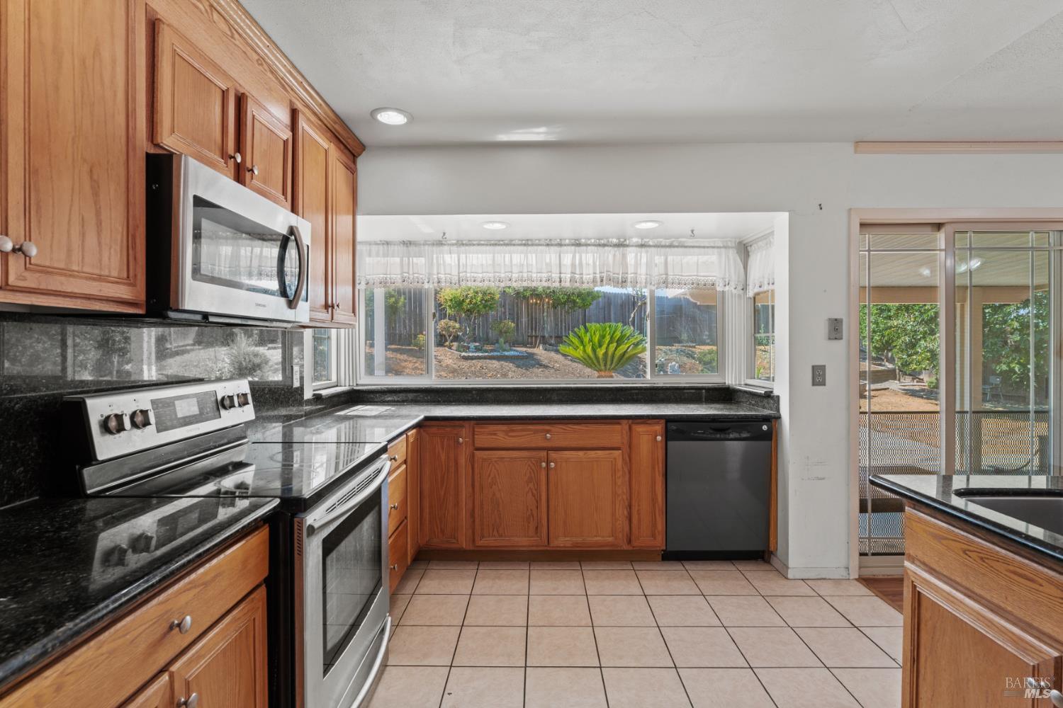 Detail Gallery Image 9 of 44 For 2049 Harte Ct, Fairfield,  CA 94533 - 4 Beds | 2 Baths