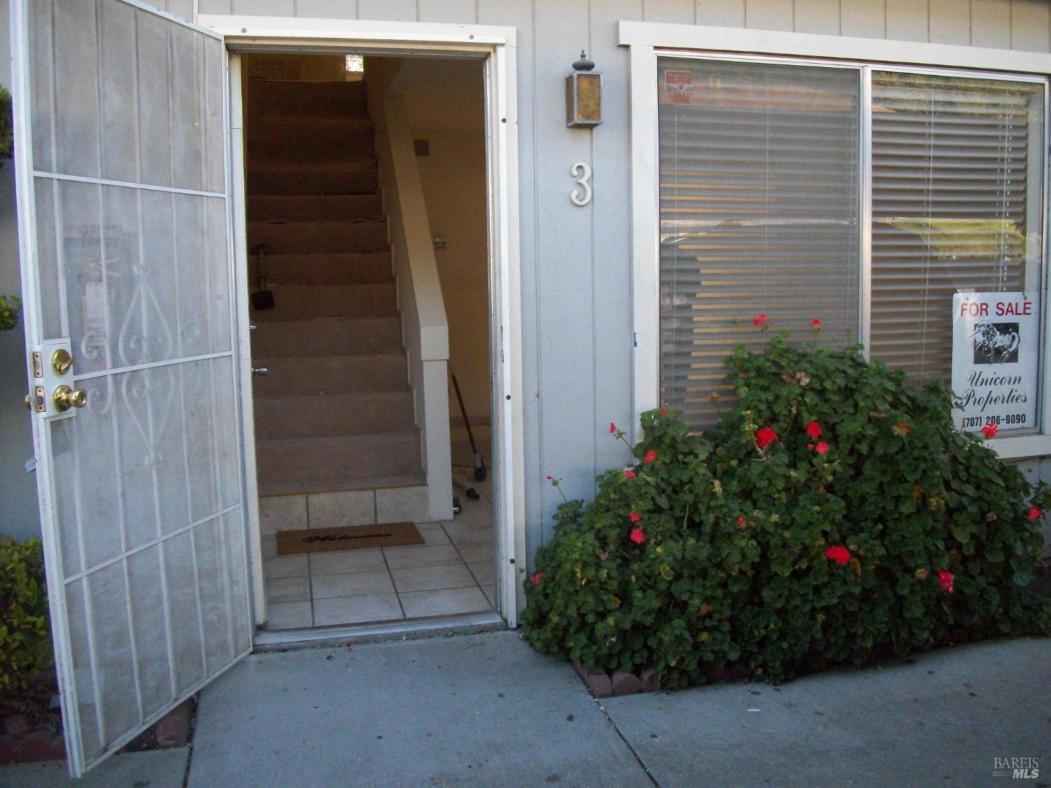 Detail Gallery Image 1 of 2 For 805 South St #3,  Hollister,  CA 95023 - 2 Beds | 1 Baths