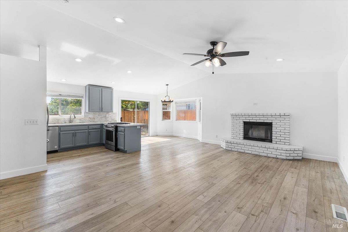Detail Gallery Image 6 of 27 For 989 Ventnor Ave, Windsor,  CA 95492 - 3 Beds | 2 Baths