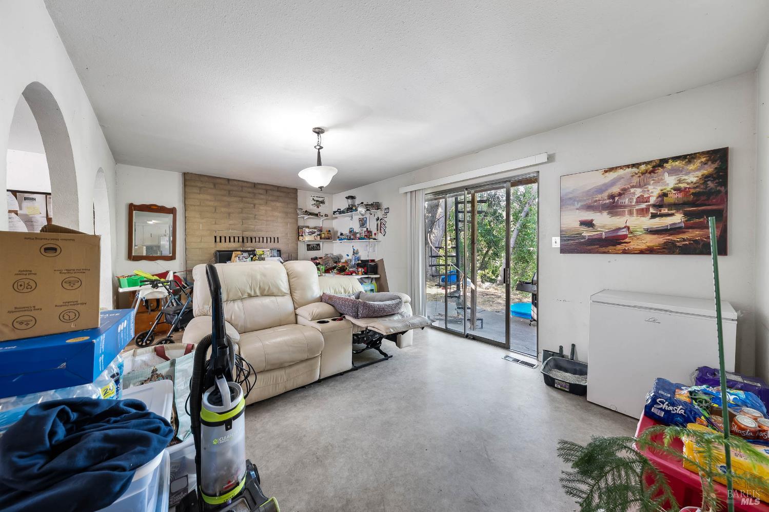 Detail Gallery Image 2 of 49 For 12902 Lakeland St, Clearlake Oaks,  CA 95423 - 4 Beds | 2/1 Baths