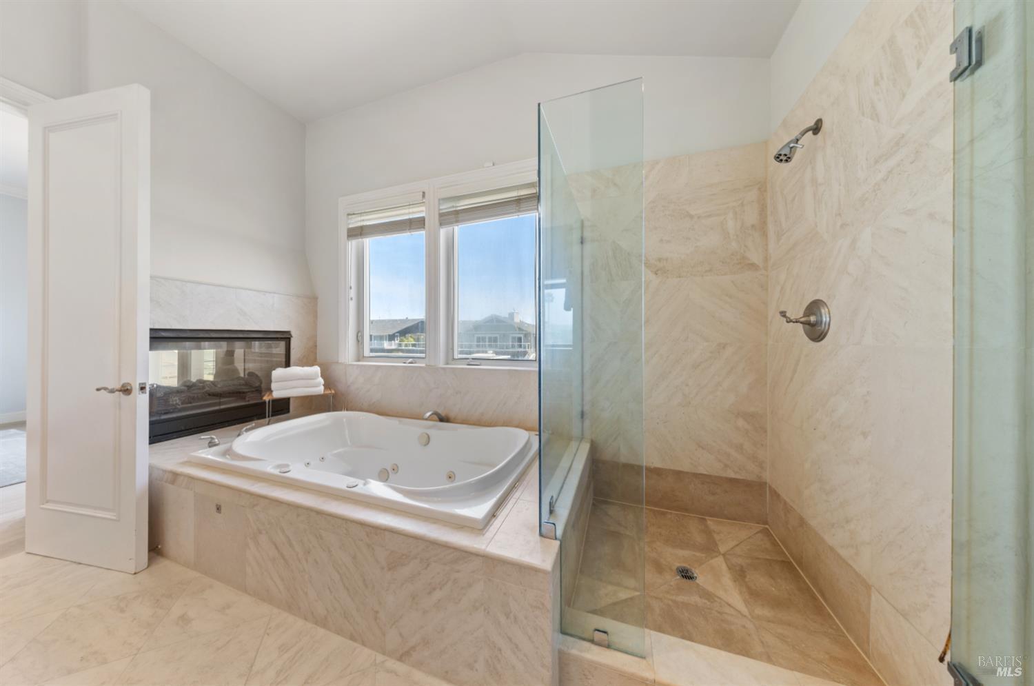 Detail Gallery Image 26 of 44 For 220 Jamaica St, Tiburon,  CA 94920 - 4 Beds | 2/1 Baths