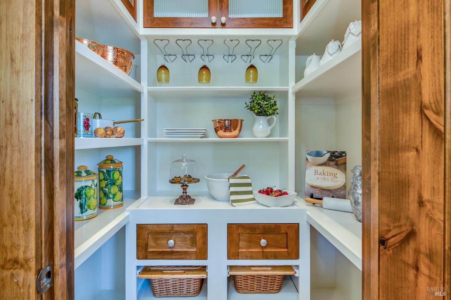 Detail Gallery Image 17 of 57 For 231 Poppy Hill Dr, Healdsburg,  CA 95448 - 4 Beds | 3/1 Baths