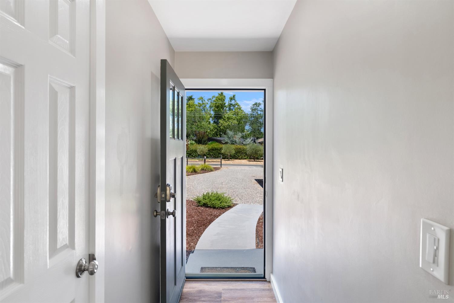 Detail Gallery Image 9 of 34 For 1038 Verano Ave, Sonoma,  CA 95476 - 3 Beds | 2 Baths