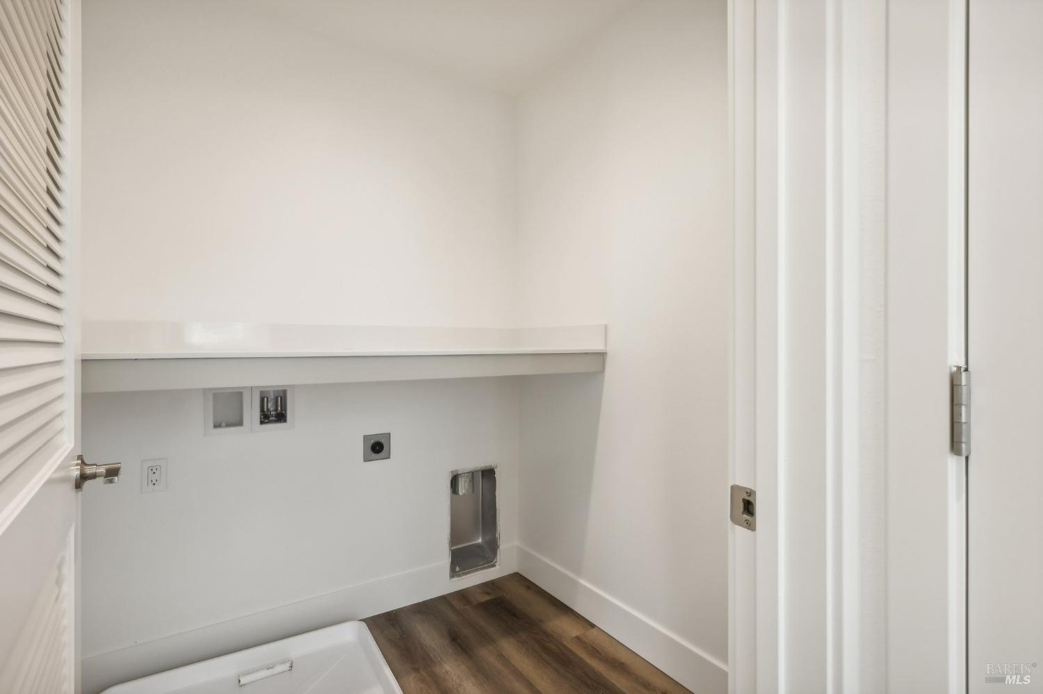 Detail Gallery Image 15 of 38 For 437 Semillion Ln, Santa Rosa,  CA 95403 - 3 Beds | 2/1 Baths