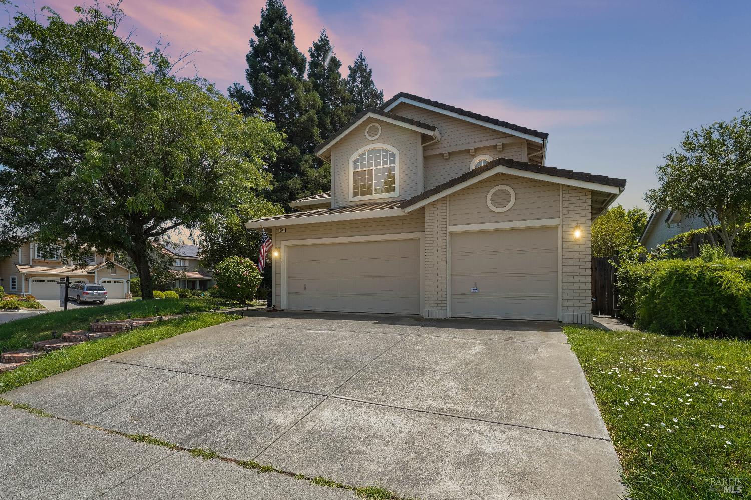 Detail Gallery Image 3 of 71 For 598 Crownpointe Cir, Vacaville,  CA 95687 - 4 Beds | 3 Baths
