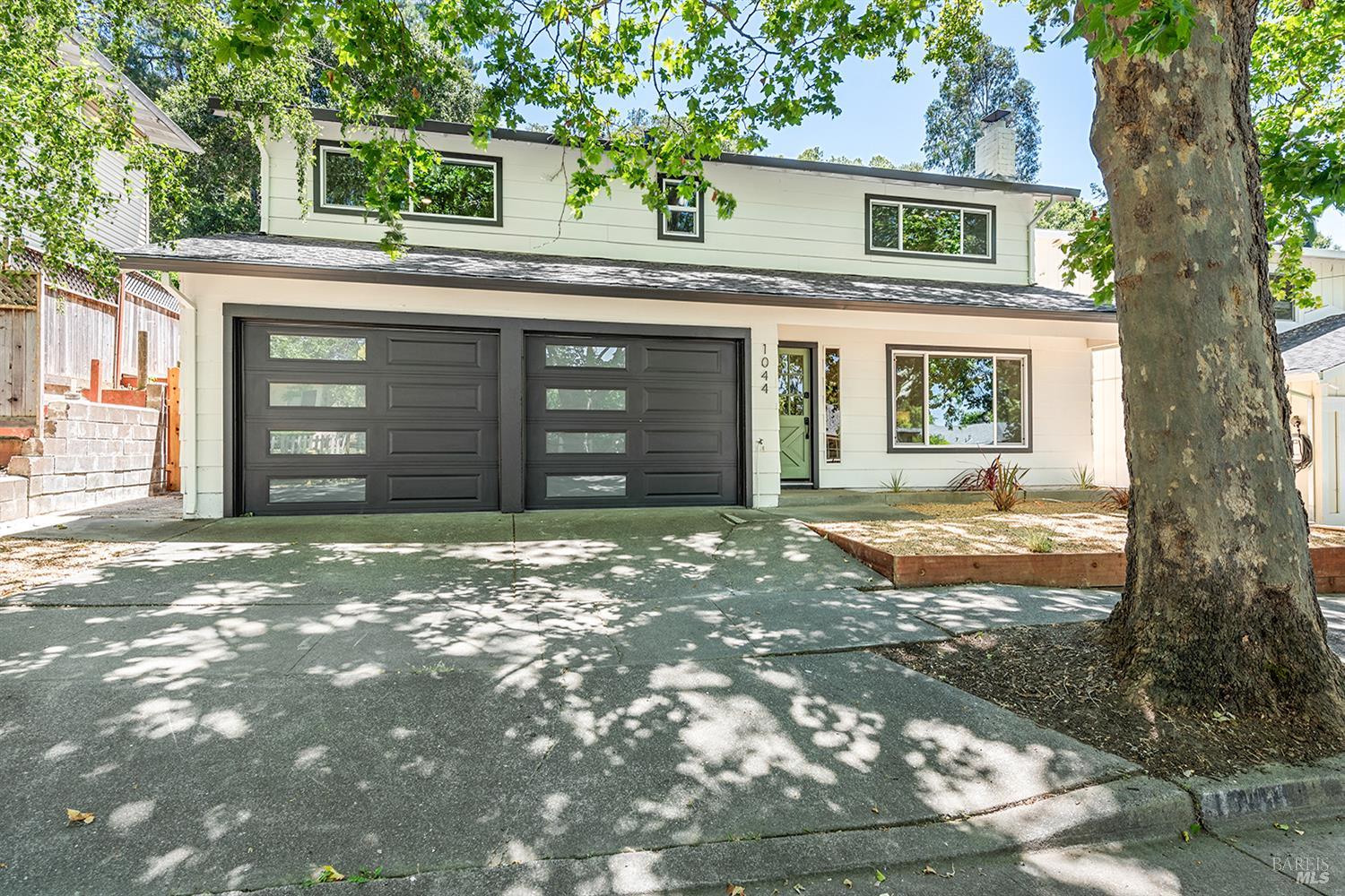 Detail Gallery Image 35 of 36 For 1044 W Mcnear Ave, Petaluma,  CA 94952 - 3 Beds | 2 Baths
