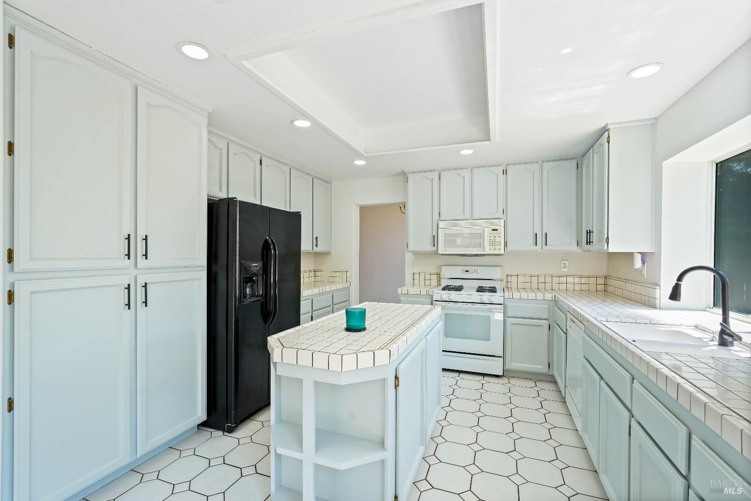 Detail Gallery Image 18 of 71 For 598 Crownpointe Cir, Vacaville,  CA 95687 - 4 Beds | 3 Baths