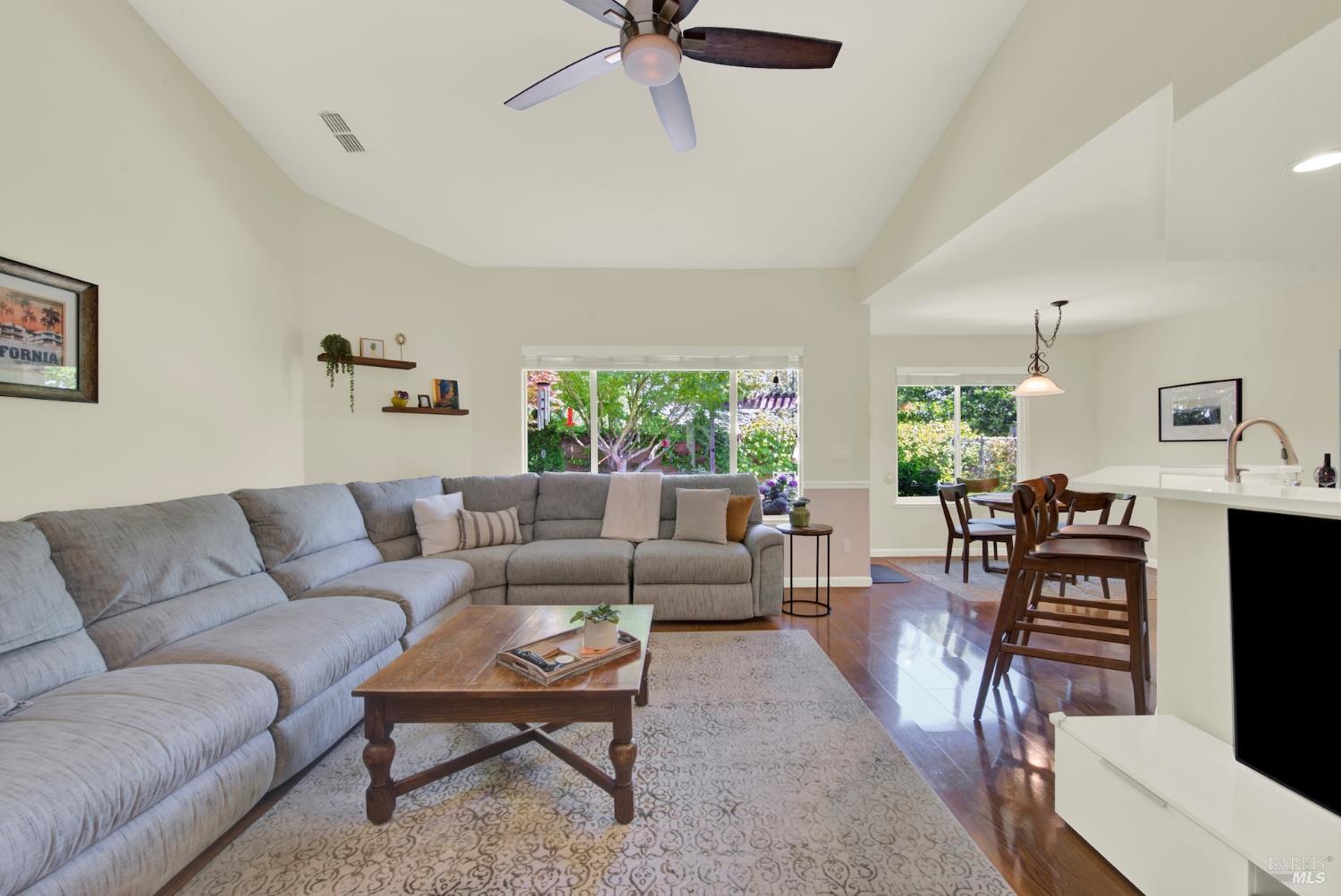Detail Gallery Image 14 of 63 For 231 Ballindine Dr, Vacaville,  CA 95688 - 4 Beds | 2 Baths