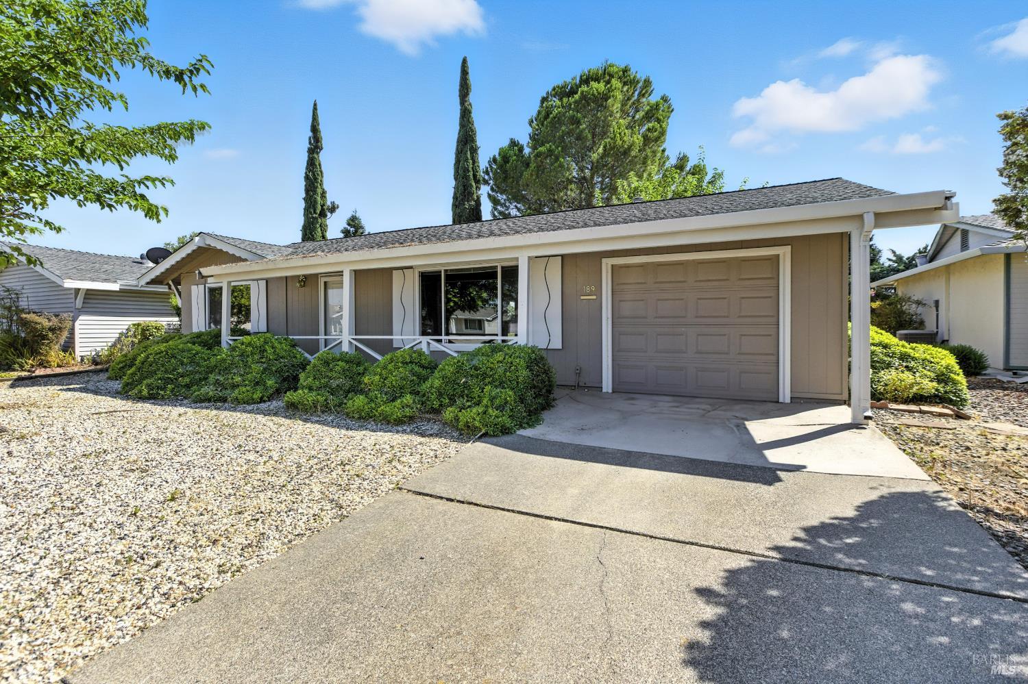 Detail Gallery Image 1 of 30 For 189 Lassen Cir, Vacaville,  CA 95687 - 2 Beds | 1 Baths