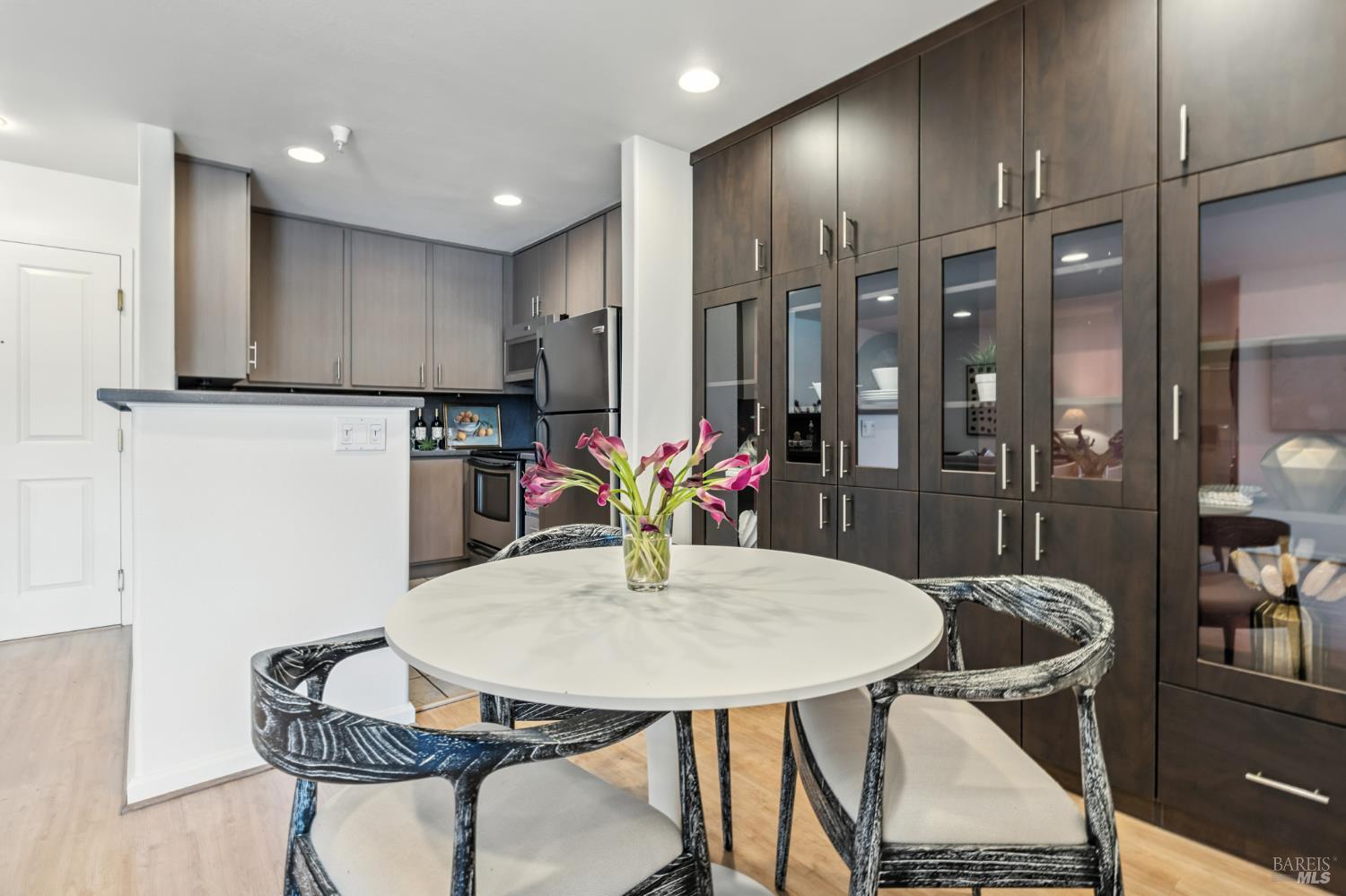 Detail Gallery Image 5 of 20 For 1115 B St #202,  San Rafael,  CA 94901 - 2 Beds | 1 Baths