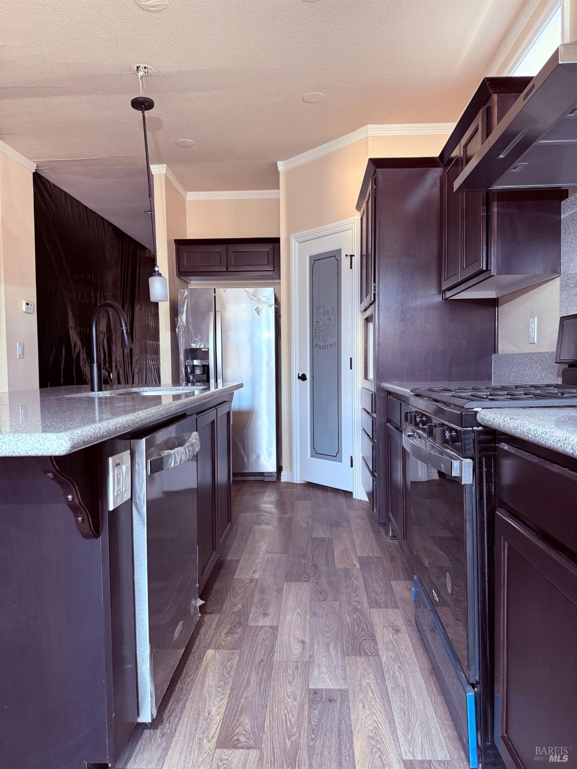 Detail Gallery Image 4 of 22 For 201 Sacramento St, Suisun City,  CA 94585 - 3 Beds | 2 Baths