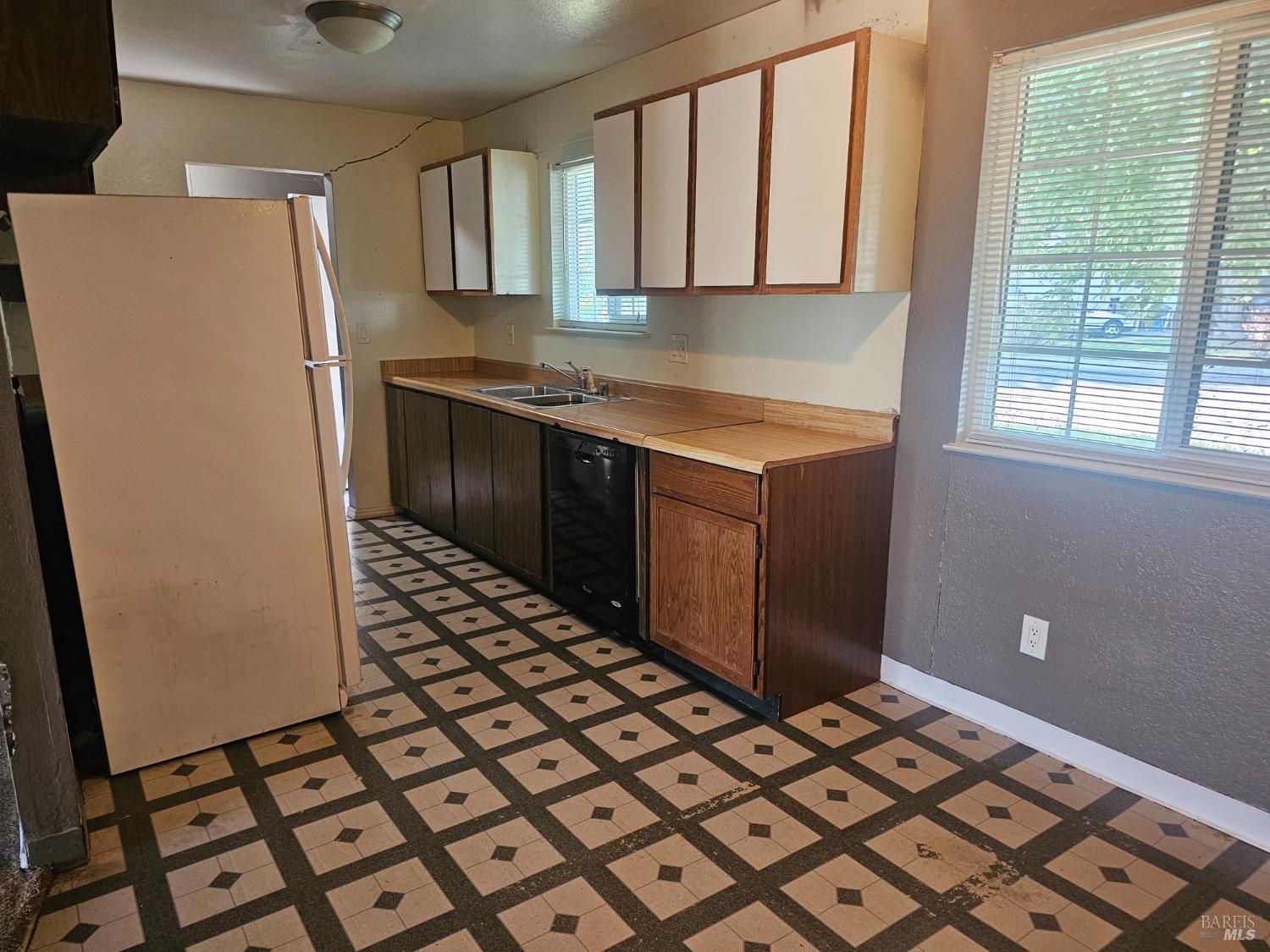 Detail Gallery Image 3 of 10 For 1157 School St, Suisun City,  CA 94585 - 3 Beds | 1 Baths