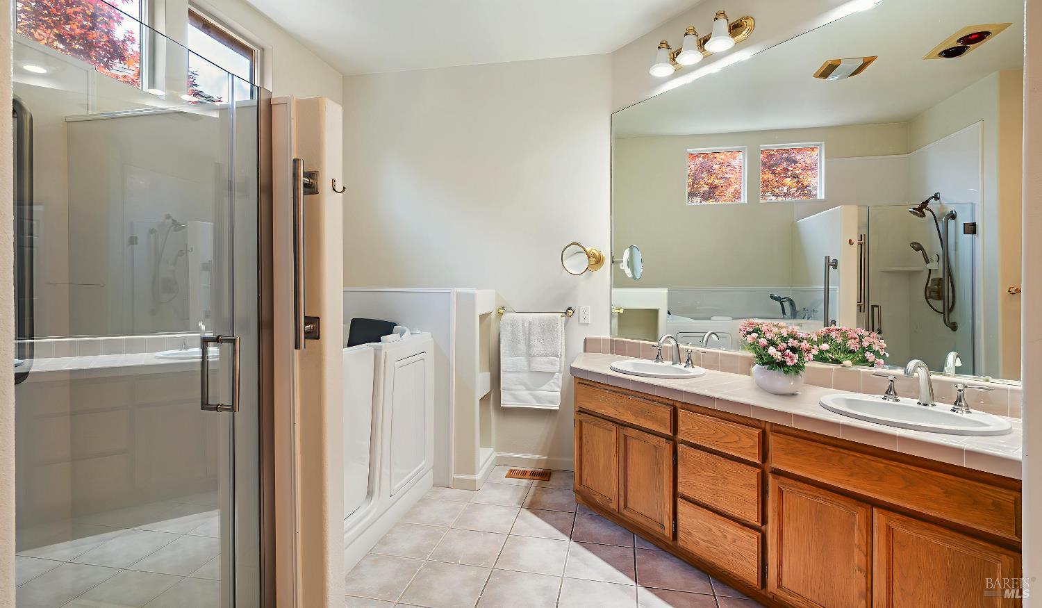 Detail Gallery Image 17 of 54 For 15 Wedgewood Ct, Petaluma,  CA 94954 - 4 Beds | 3 Baths