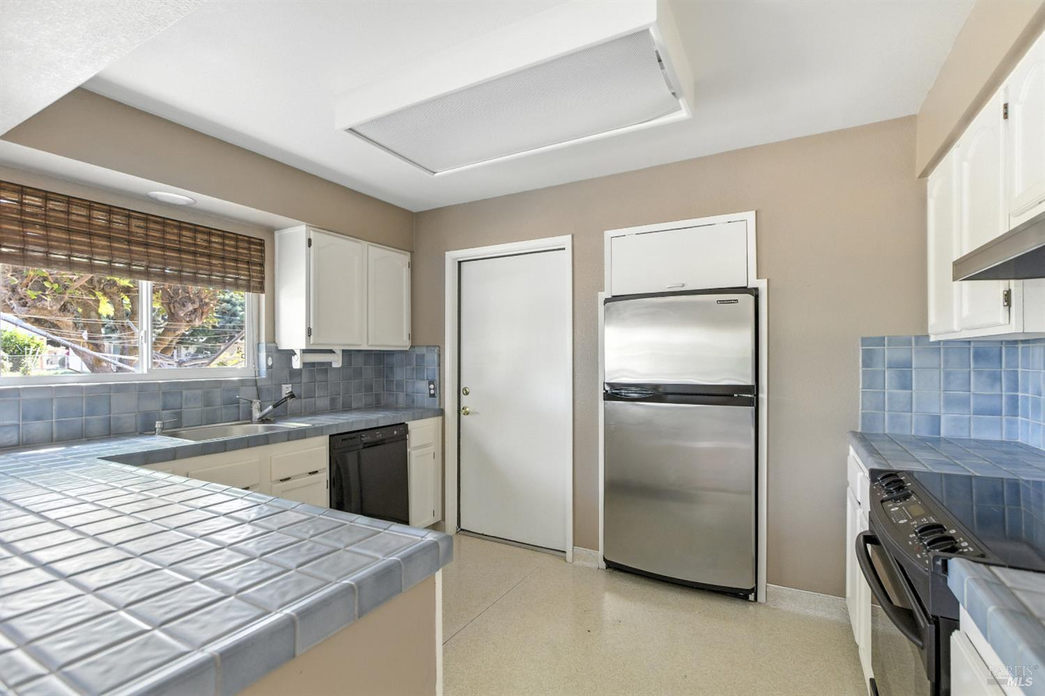 Detail Gallery Image 7 of 30 For 189 Lassen Cir, Vacaville,  CA 95687 - 2 Beds | 1 Baths