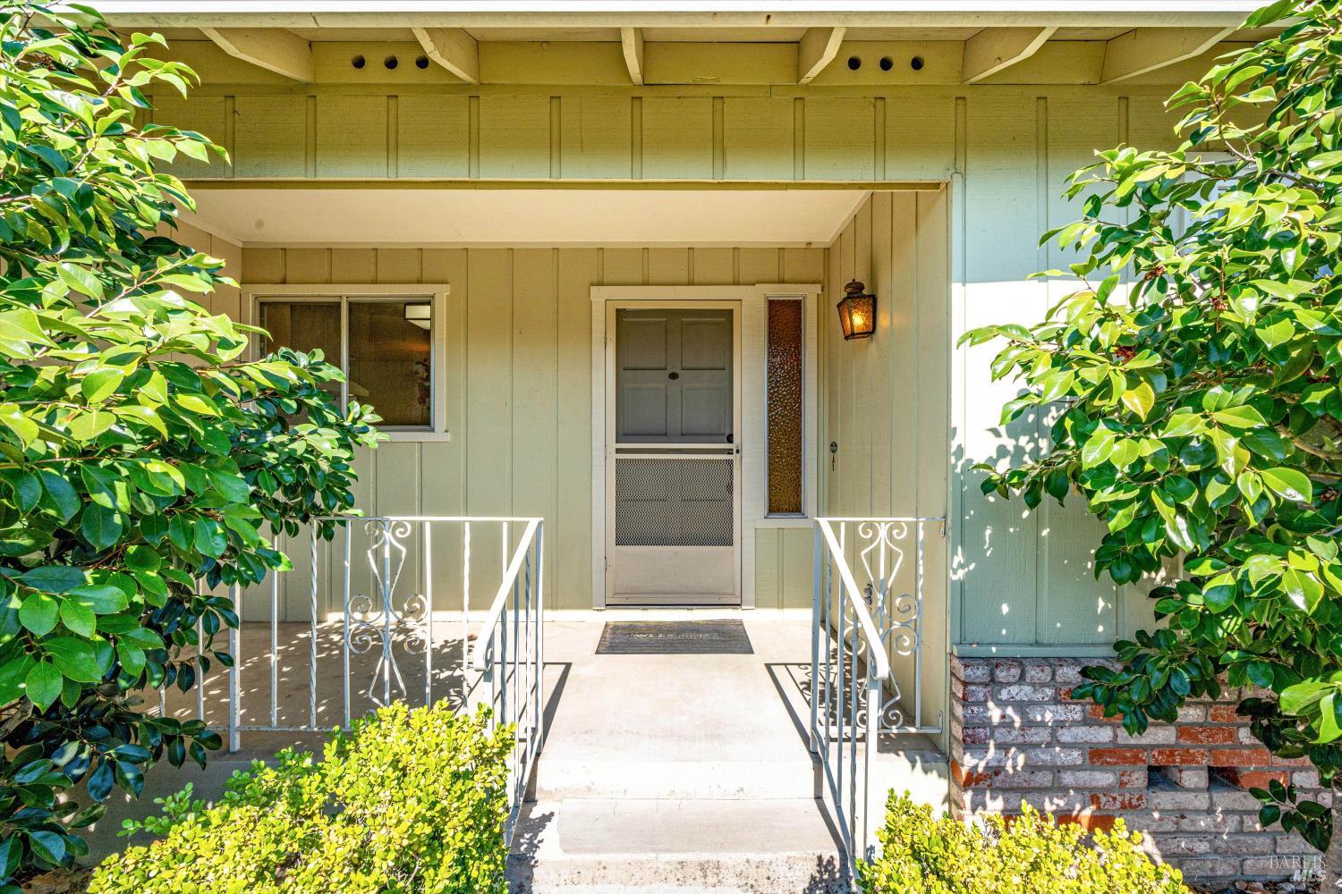 Detail Gallery Image 5 of 19 For 937 Manor Dr, Sonoma,  CA 95476 - 2 Beds | 2 Baths