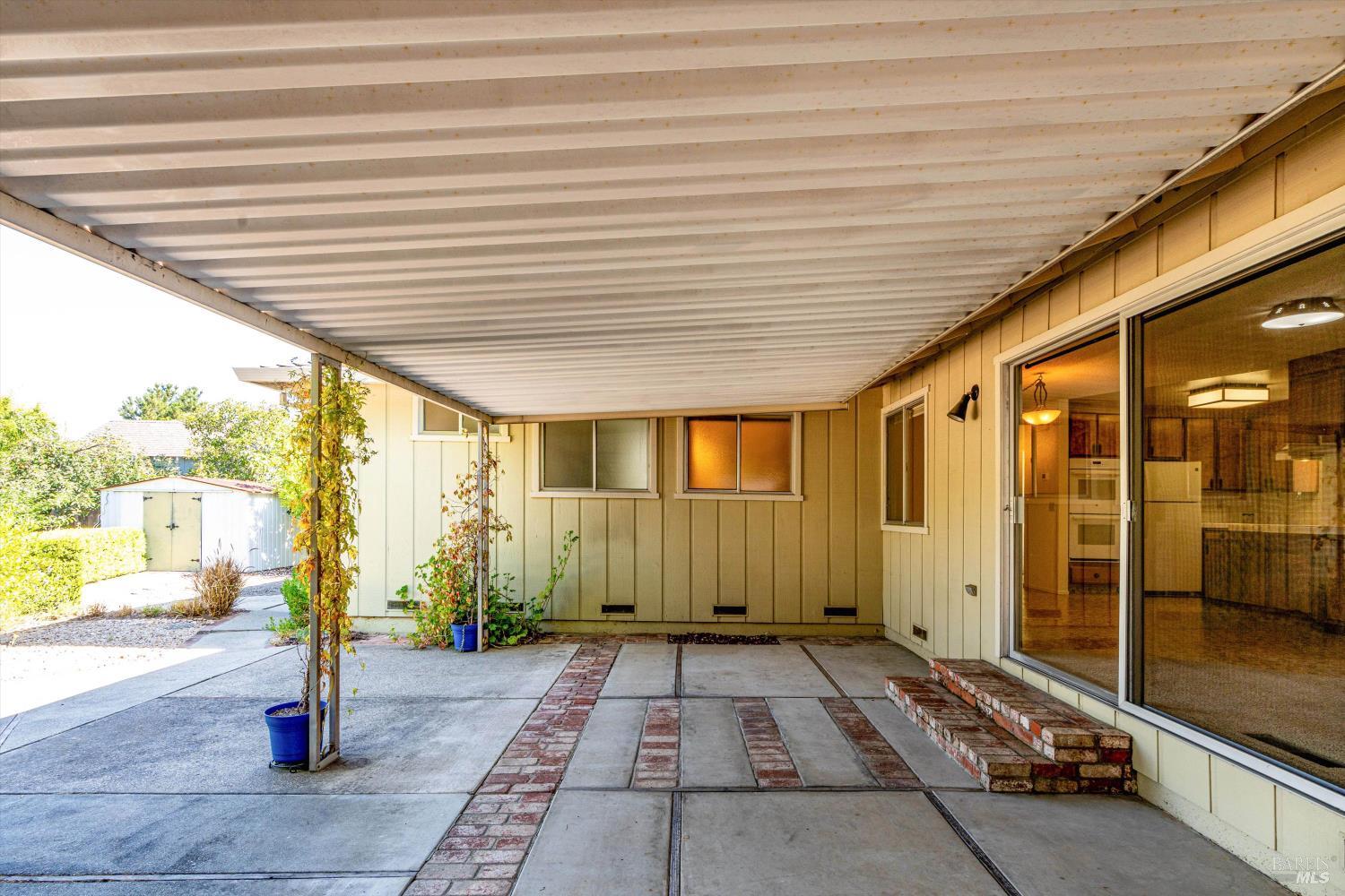 Detail Gallery Image 2 of 19 For 937 Manor Dr, Sonoma,  CA 95476 - 2 Beds | 2 Baths