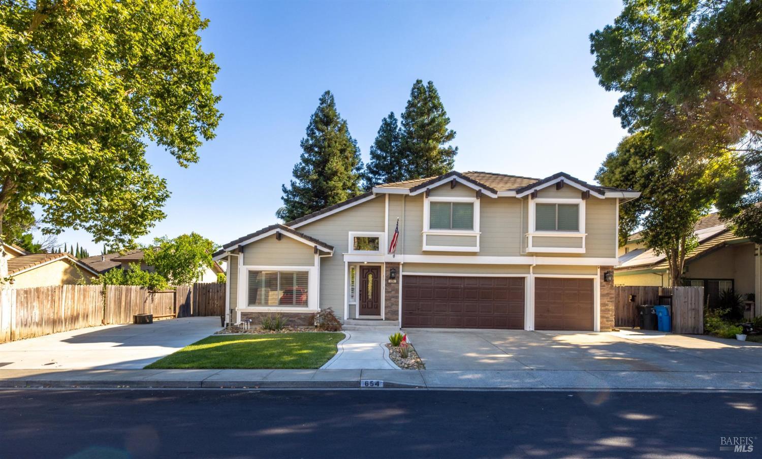 Detail Gallery Image 7 of 60 For 654 Rutgers St, Vacaville,  CA 95687 - 5 Beds | 3 Baths