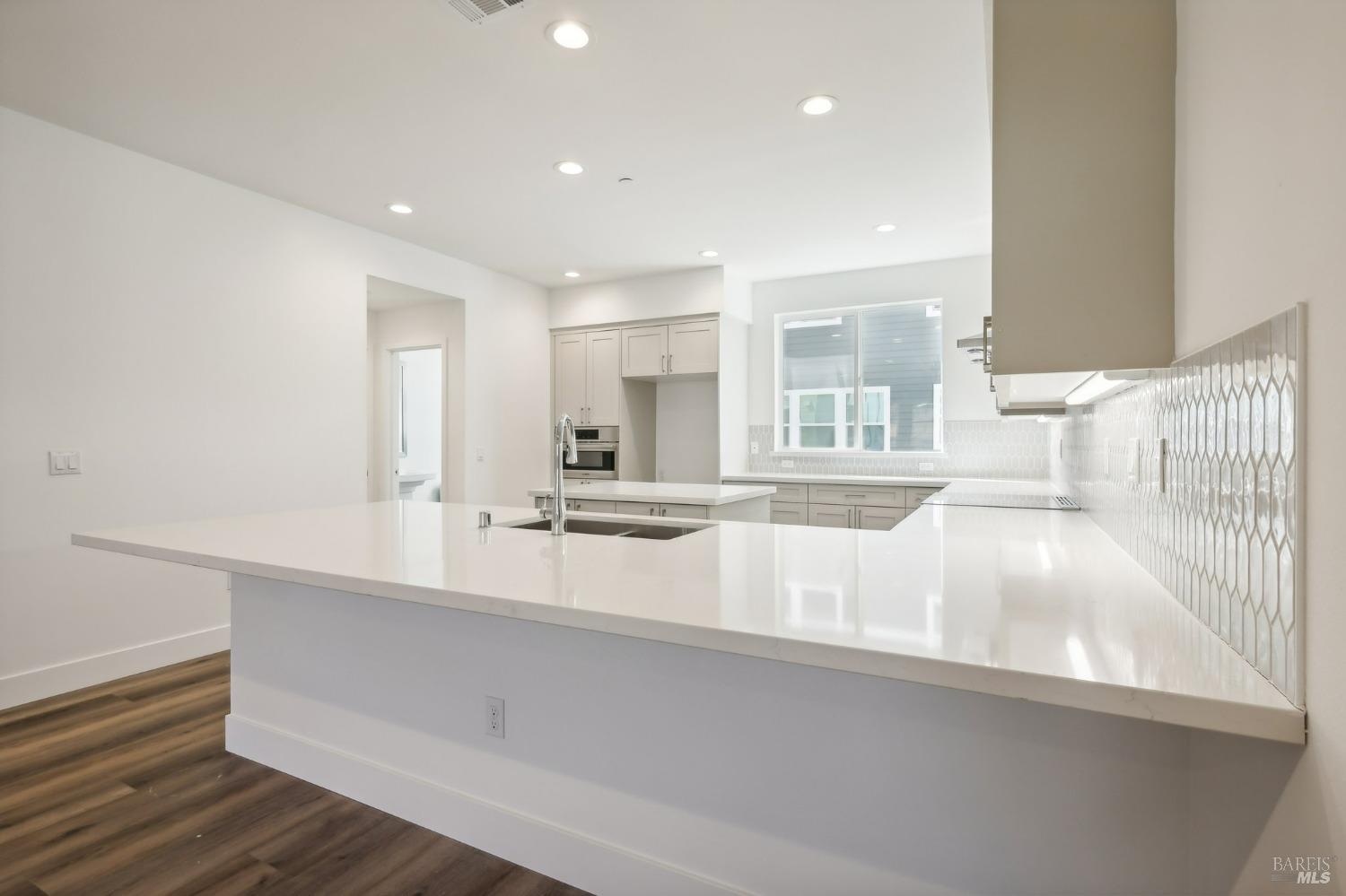 Detail Gallery Image 10 of 38 For 437 Semillion Ln, Santa Rosa,  CA 95403 - 3 Beds | 2/1 Baths