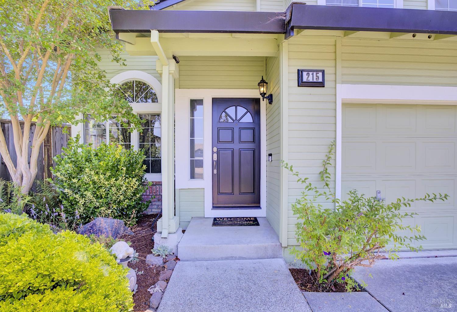 Detail Gallery Image 33 of 39 For 215 Flametree Cir, Windsor,  CA 95492 - 4 Beds | 3 Baths