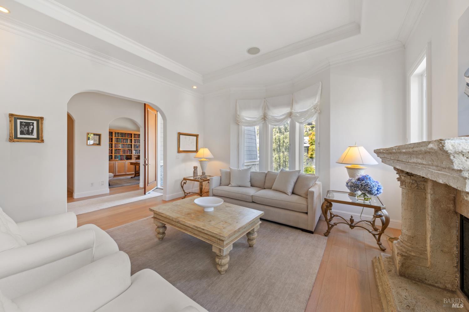 Detail Gallery Image 10 of 44 For 220 Jamaica St, Tiburon,  CA 94920 - 4 Beds | 2/1 Baths