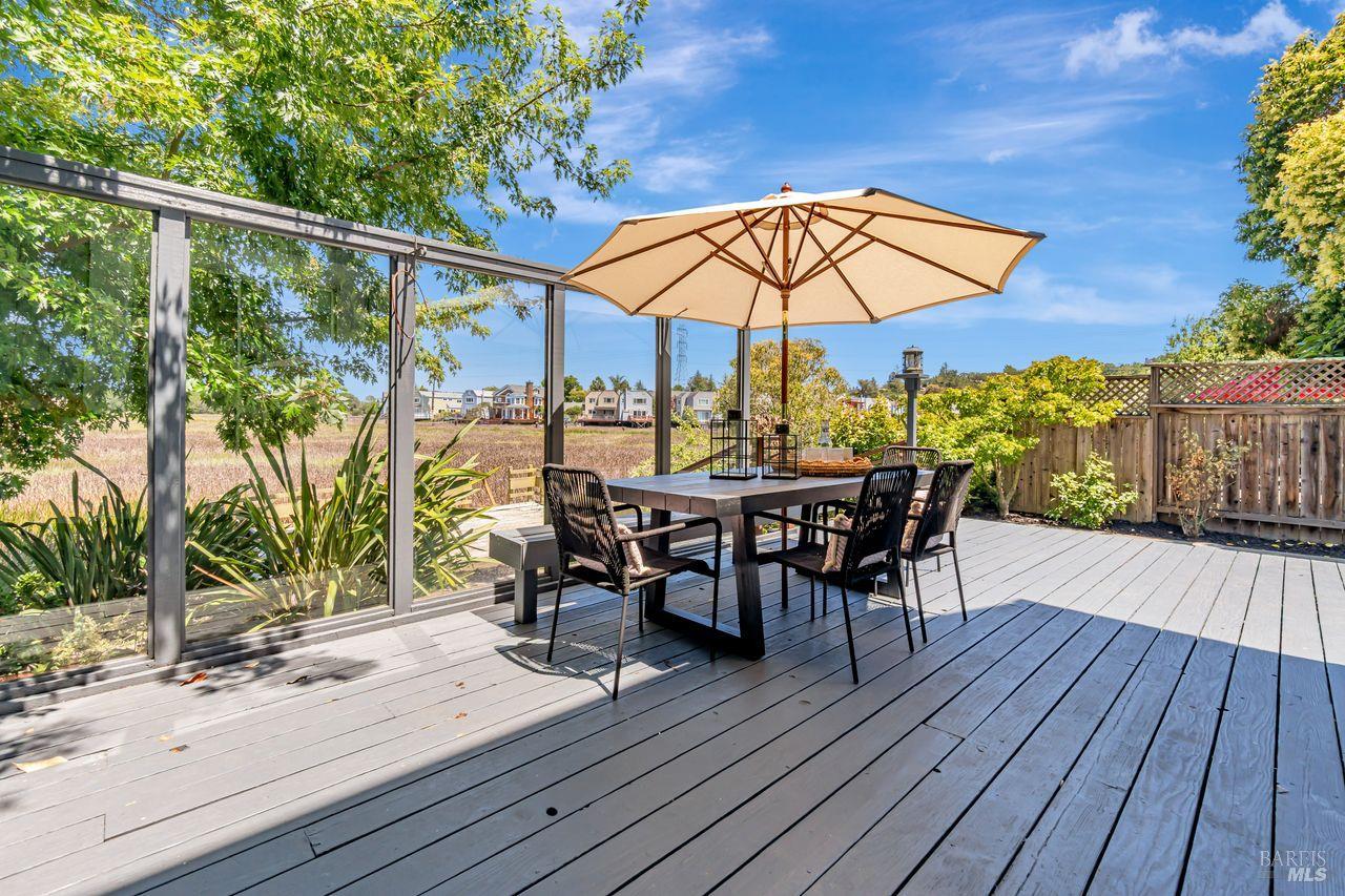 Detail Gallery Image 15 of 60 For 2541 Topaz Dr, Novato,  CA 94945 - 4 Beds | 2/1 Baths