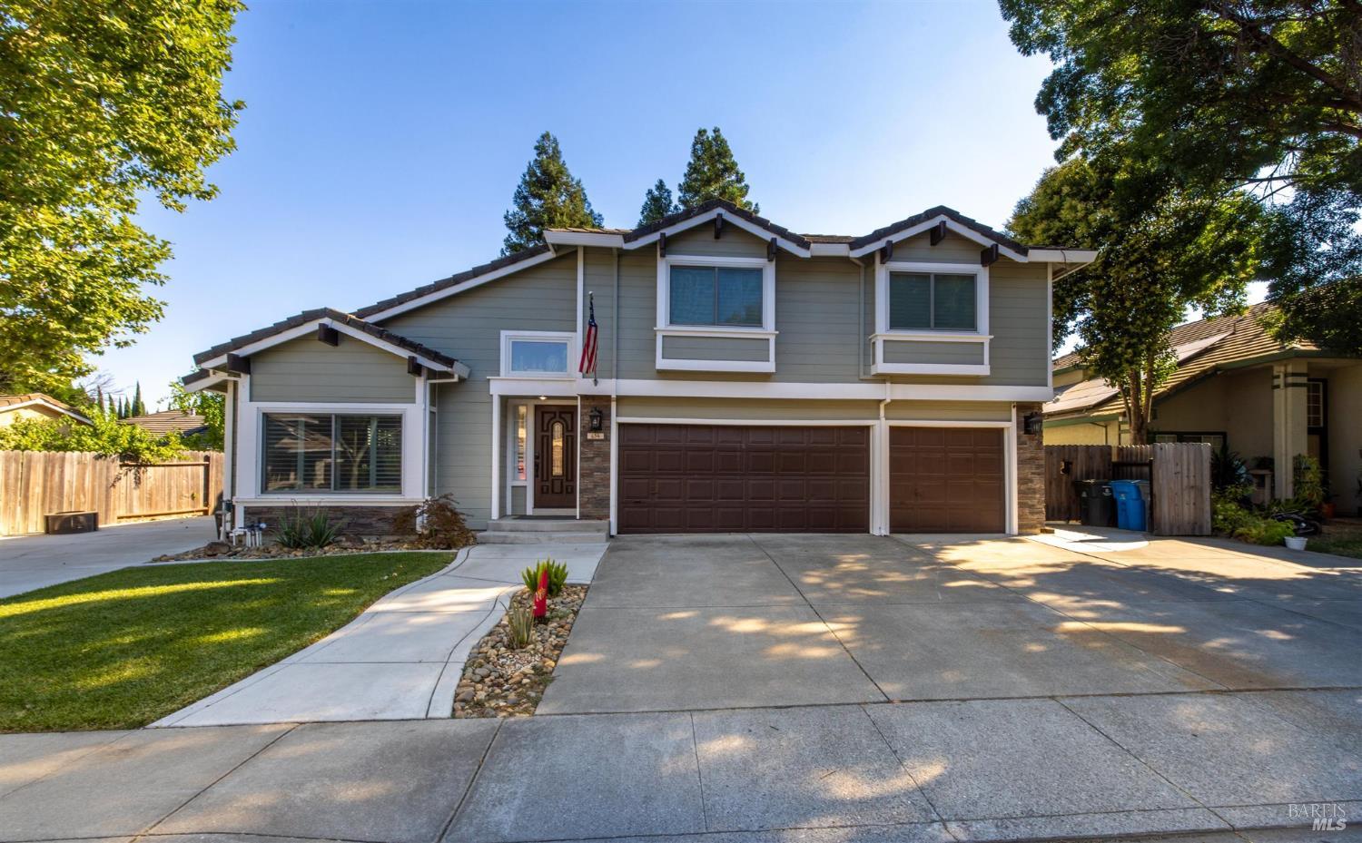 Detail Gallery Image 4 of 60 For 654 Rutgers St, Vacaville,  CA 95687 - 5 Beds | 3 Baths