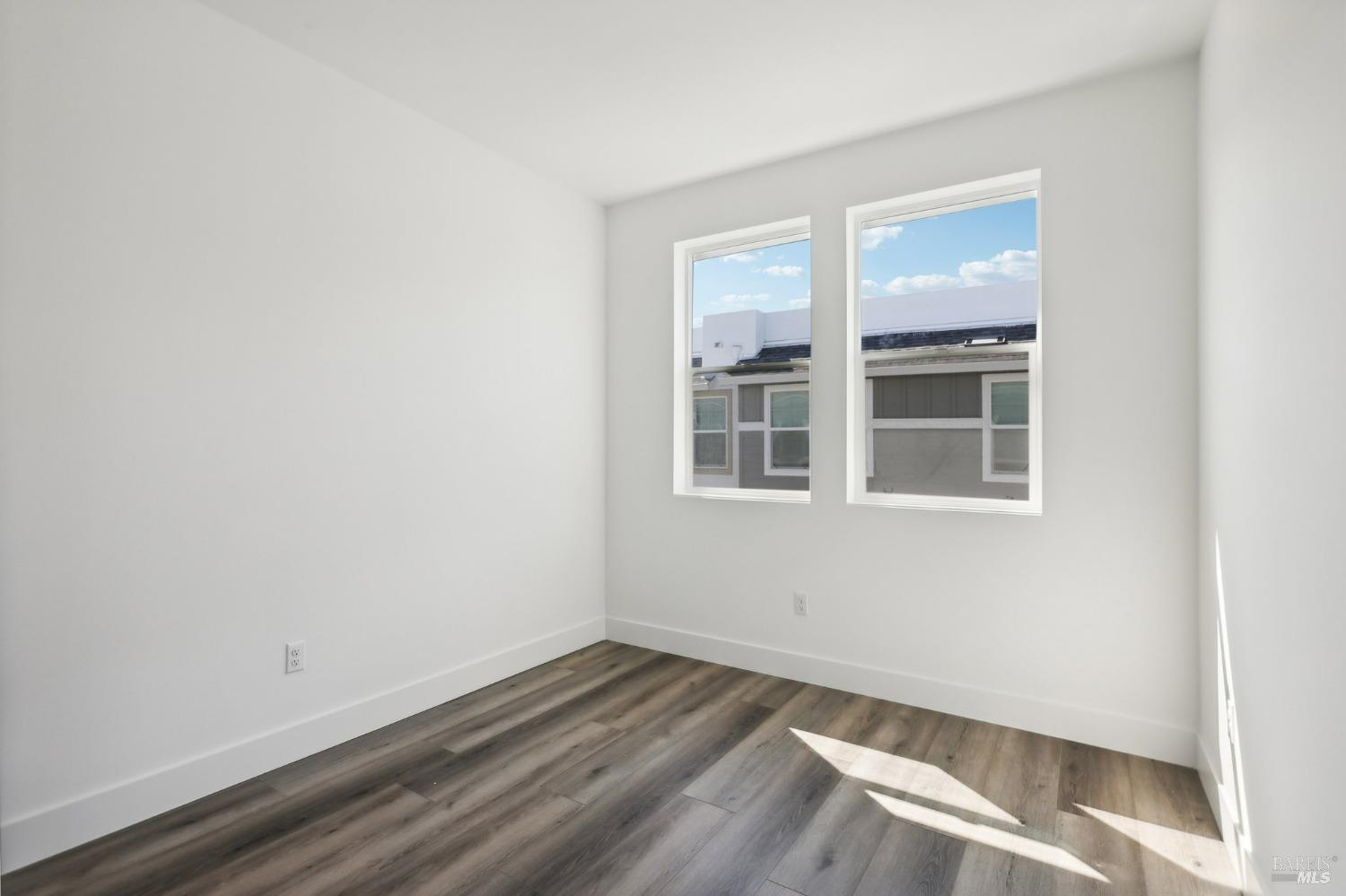 Detail Gallery Image 32 of 38 For 437 Semillion Ln, Santa Rosa,  CA 95403 - 3 Beds | 2/1 Baths
