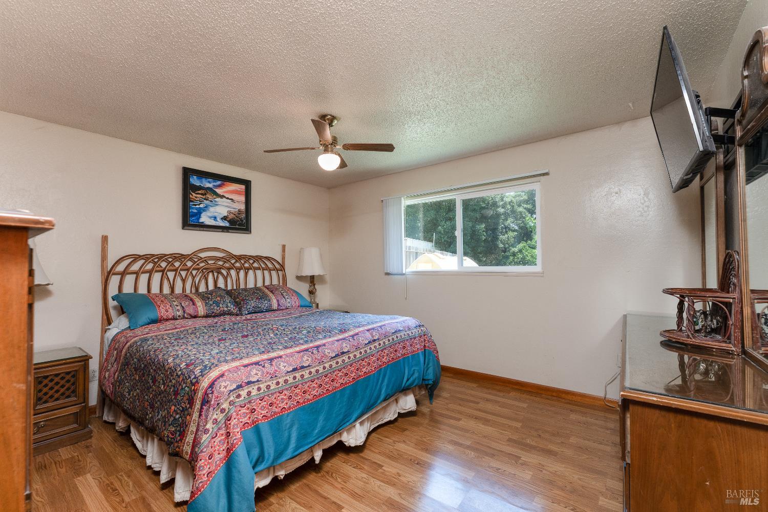 Detail Gallery Image 16 of 34 For 1725 E Madrone Dr, Ukiah,  CA 95482 - 4 Beds | 2 Baths