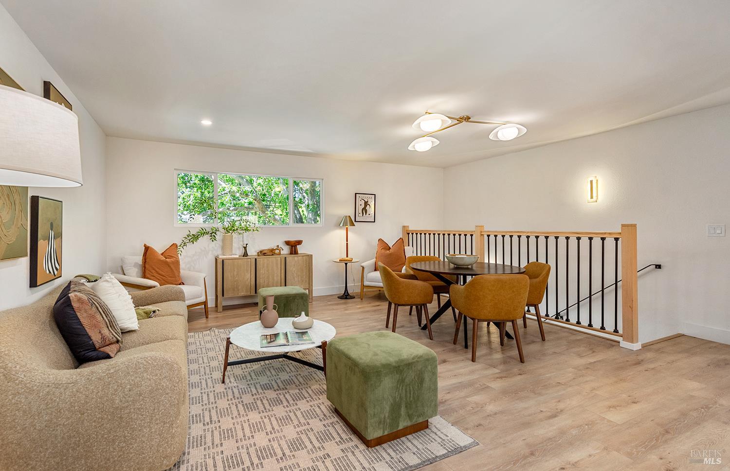 Detail Gallery Image 8 of 36 For 1044 W Mcnear Ave, Petaluma,  CA 94952 - 3 Beds | 2 Baths