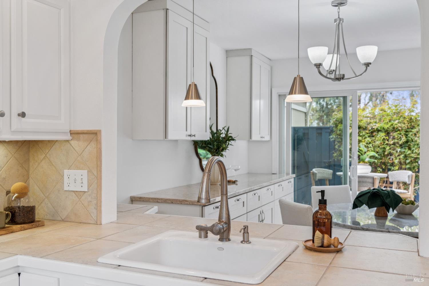 Detail Gallery Image 9 of 39 For 6 Coleridge Dr, Mill Valley,  CA 94941 - 3 Beds | 2/1 Baths