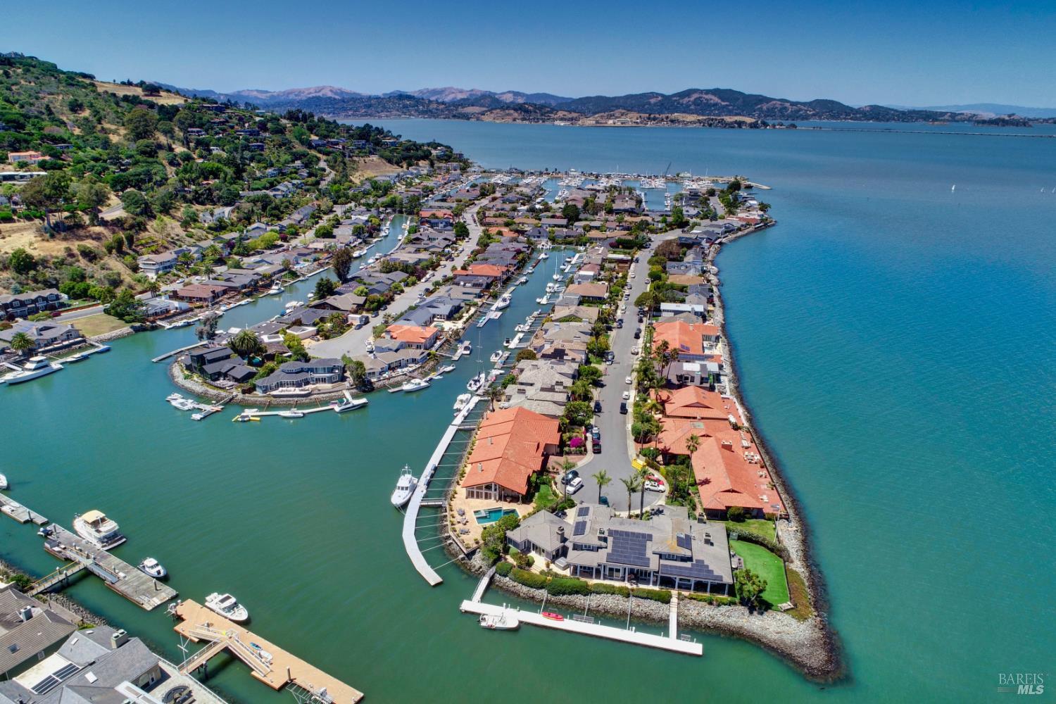 Detail Gallery Image 40 of 44 For 220 Jamaica St, Tiburon,  CA 94920 - 4 Beds | 2/1 Baths