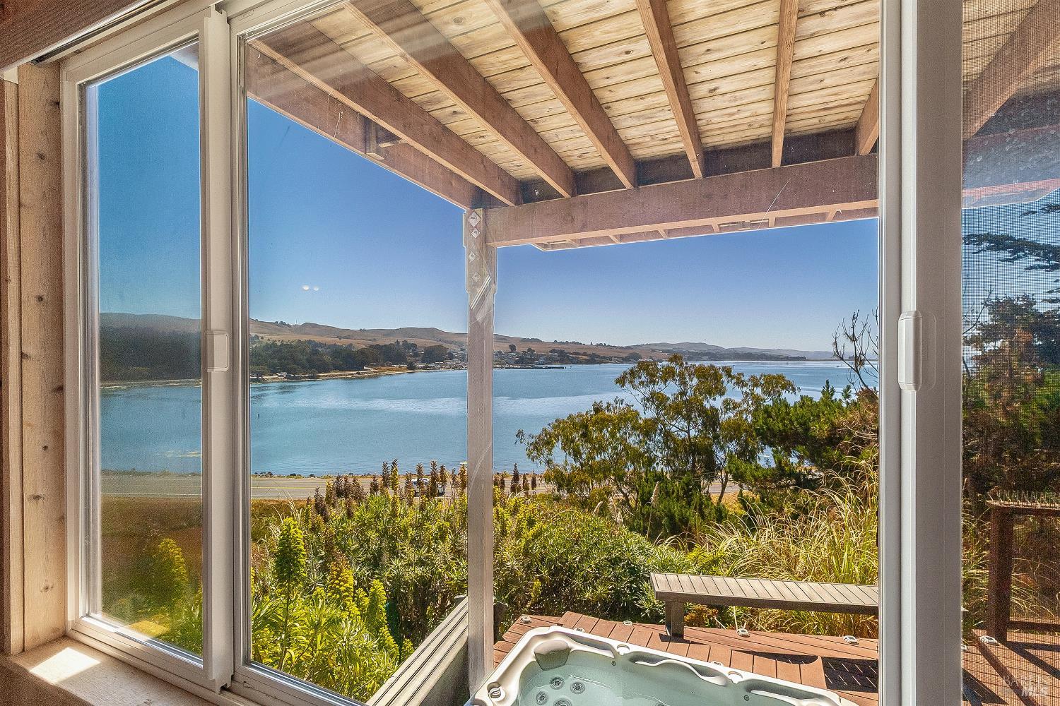 Detail Gallery Image 5 of 28 For 2020 Sandpiper Ct, Bodega Bay,  CA 94923 - 2 Beds | 1 Baths