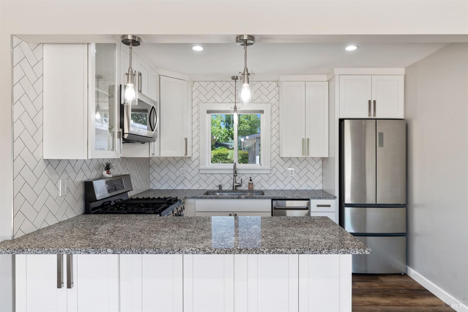 Detail Gallery Image 14 of 34 For 1038 Verano Ave, Sonoma,  CA 95476 - 3 Beds | 2 Baths