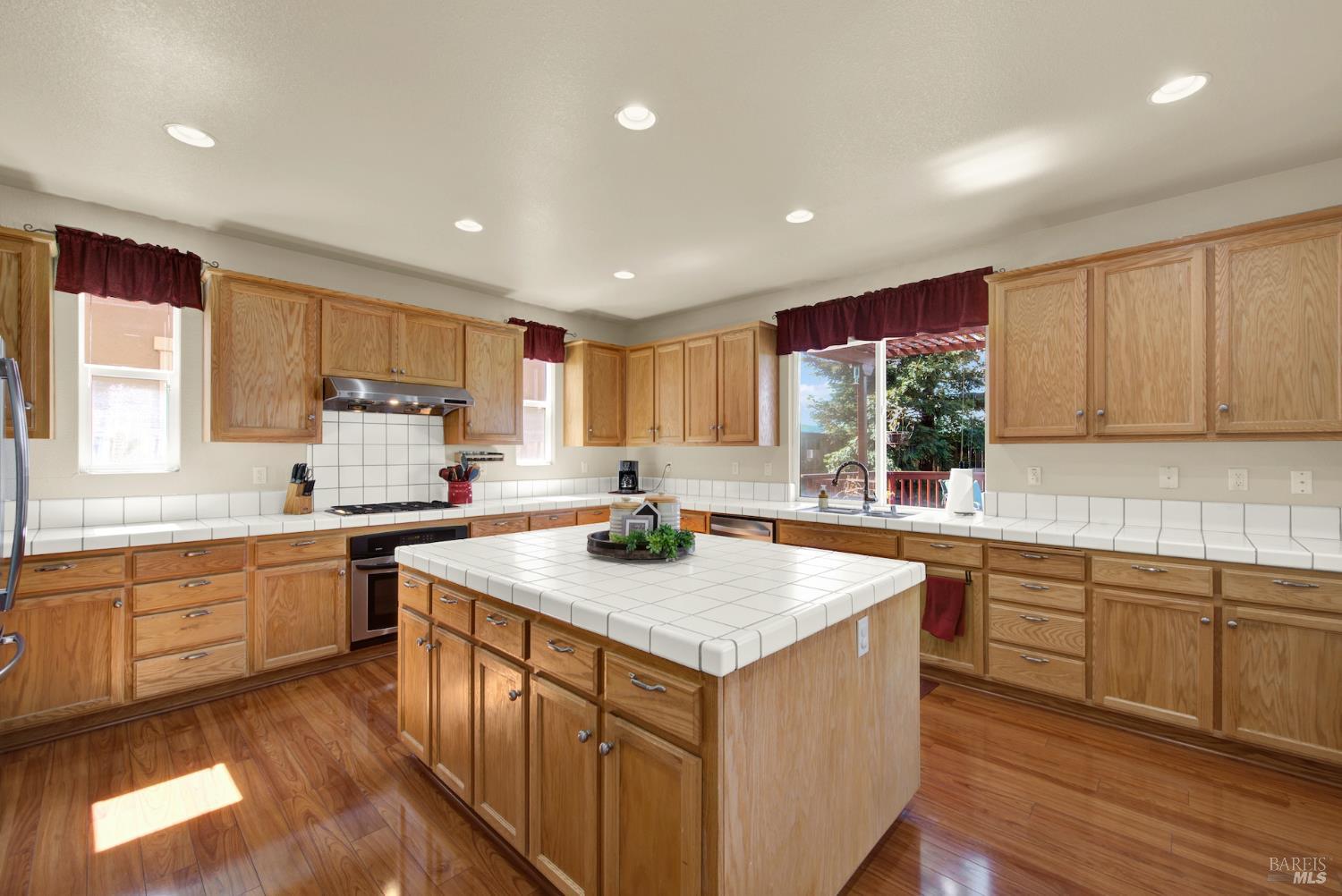 Detail Gallery Image 24 of 99 For 365 Sage Sparrow Cir, Vacaville,  CA 95687 - 6 Beds | 4 Baths